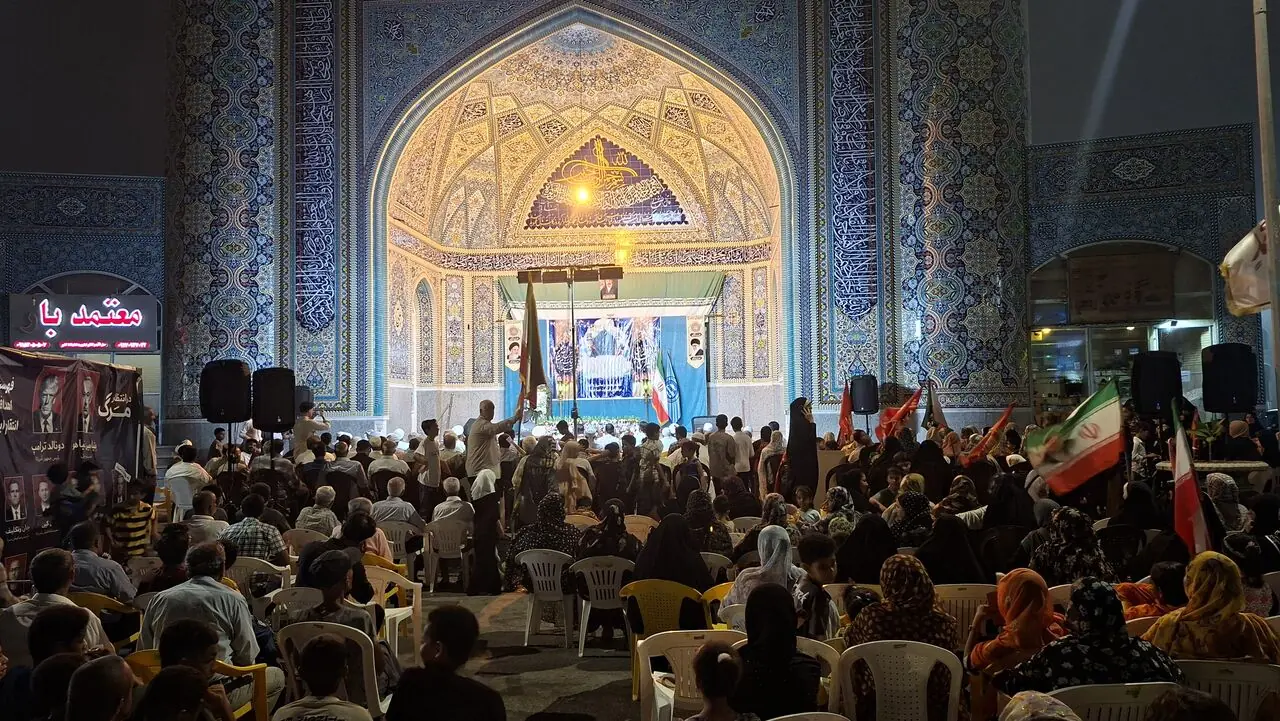  فیلم| جشن میلاد پیامبر در مسجد النبی(ص) قشم