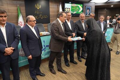 معاون رییس جمهور: تکریم خانواده شهدا بالاتر از وظیفه اداری و ادای دین به بندگان مخلص خداست