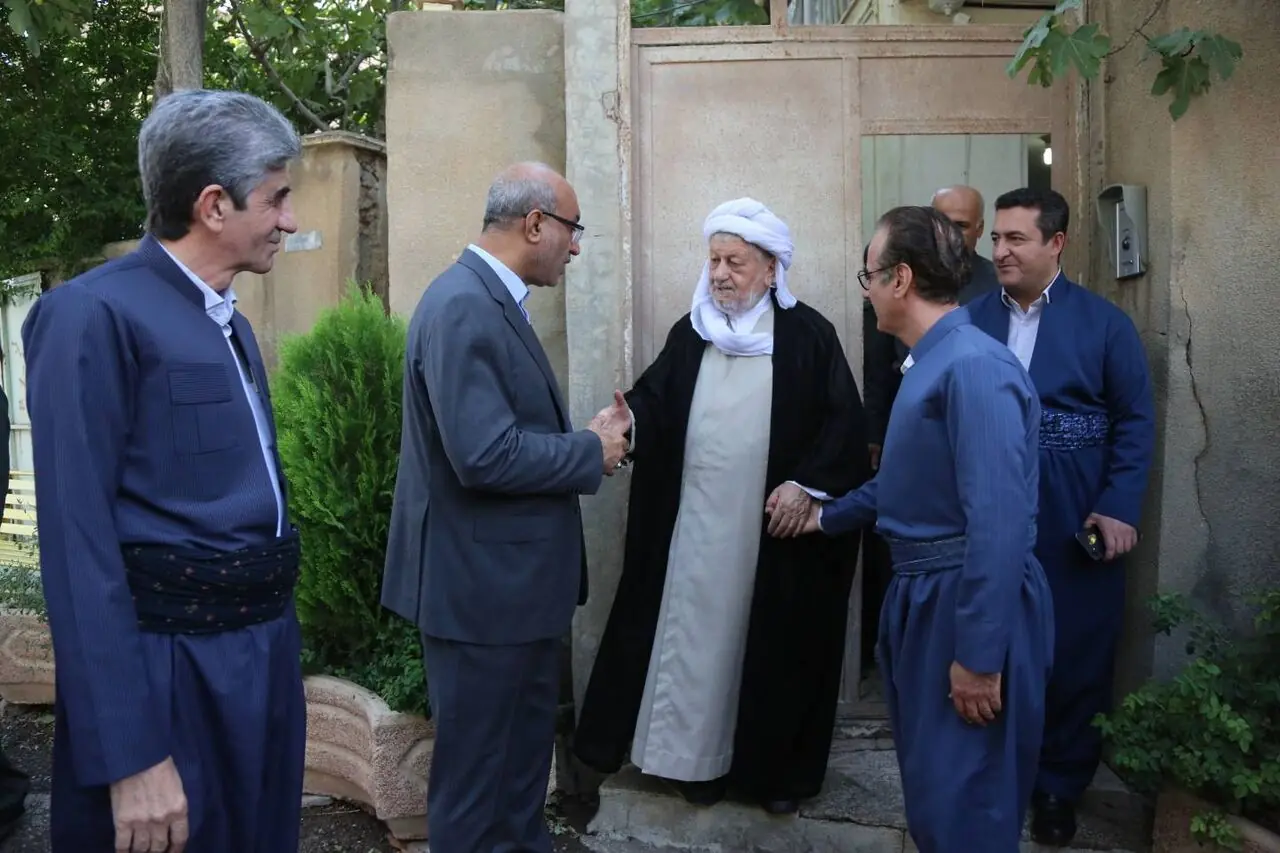 ماموستا قادری امام جمعه پاوه نماد وحدت و پشتوانهای برای توسعه و آرامش منطقه است