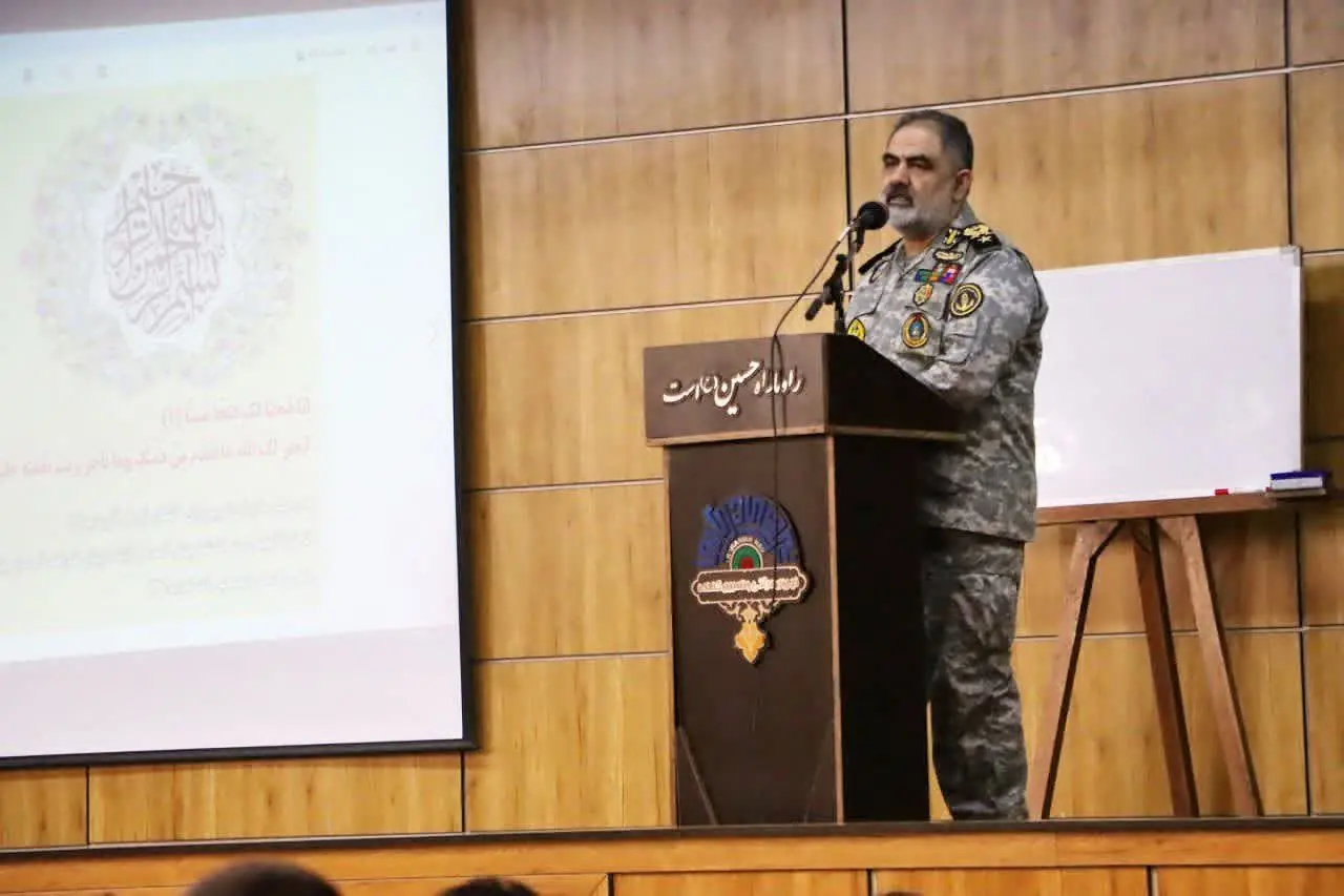 نیروی دریایی زنده و ایستاده، مأموریت خود را با قدرت ادامه میدهد
