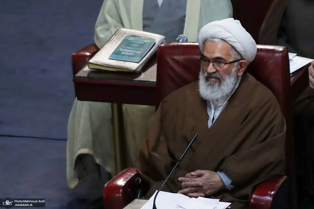  هرگونه سازش با استکبار، خلاف وظیفه اسلامی است/ هدف دشمن تسلط بر منابع ایران است
