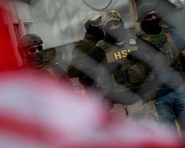 گاردین: دولت ترامپ از روزنامهنگاران جاسوسی میکند