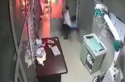  فیلم/ لحظه شروع آتش‌سوزی مرگبار در بیمارستان پاکستان