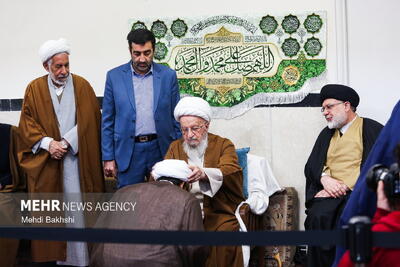 طلاب قمی درخجسته میلاد پیامبر(ص)و امام صادق(ع)لباس روحانیت بر تن کردند