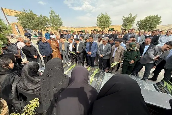  استاندار کردستان به مقام شهدای کامیاران ادای احترام کرد