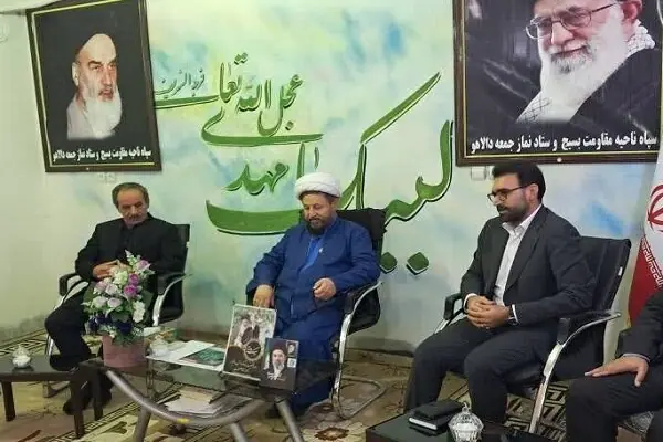 امام جمعه دالاهو: از خدمات دولت حمایت میکنیم؛ مطالبات مردم پیگیری شود