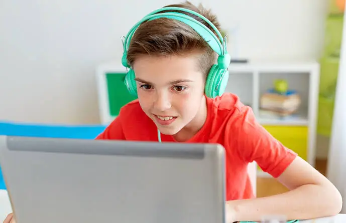  چرا بعضی چهره‌های اینترنتی از معلم و خانواده اثرگذارتر شده‌اند؟