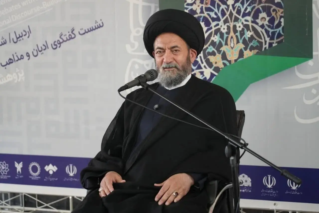  آیت الله عاملی: موضع گیری های پاپ ضربه بسیار مهلکی بر جایگاه ترامپ در آمریکا وارد کرد