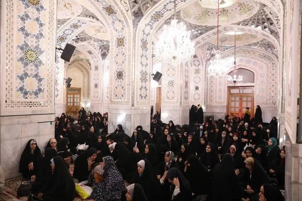 تجدید عهد ۳۵۰ دانشجو معلم دختر شاهد و ایثارگر با امام شهید در حرم مطهر رضوی