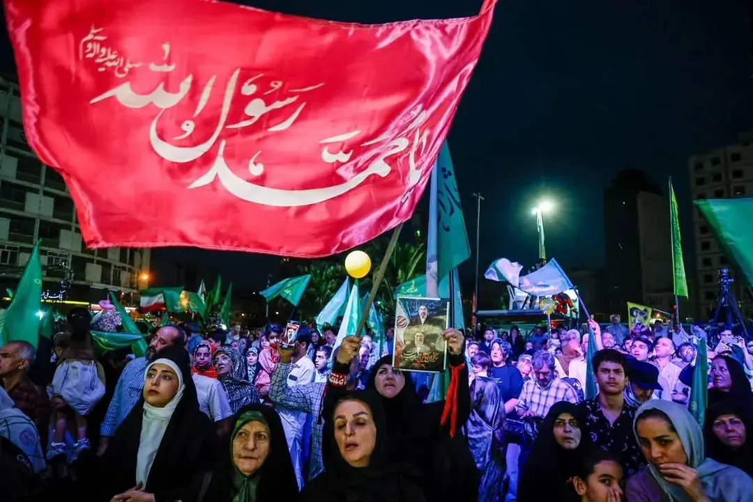 «خدایا، مرا با این مردم محشور کن»؛ امت احمد (ص) در میدان ولیعصر تهران، میثاقی تازه با آل محمد (ص) + فیلم و آلبوم تصاویر