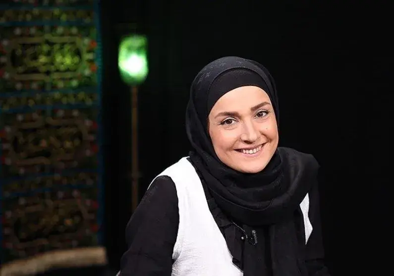 واکنش آزاده آلایوب به مسئله حجاب: «حجاب را دوست دارم تا انسان دیده شوم، نه کالا»