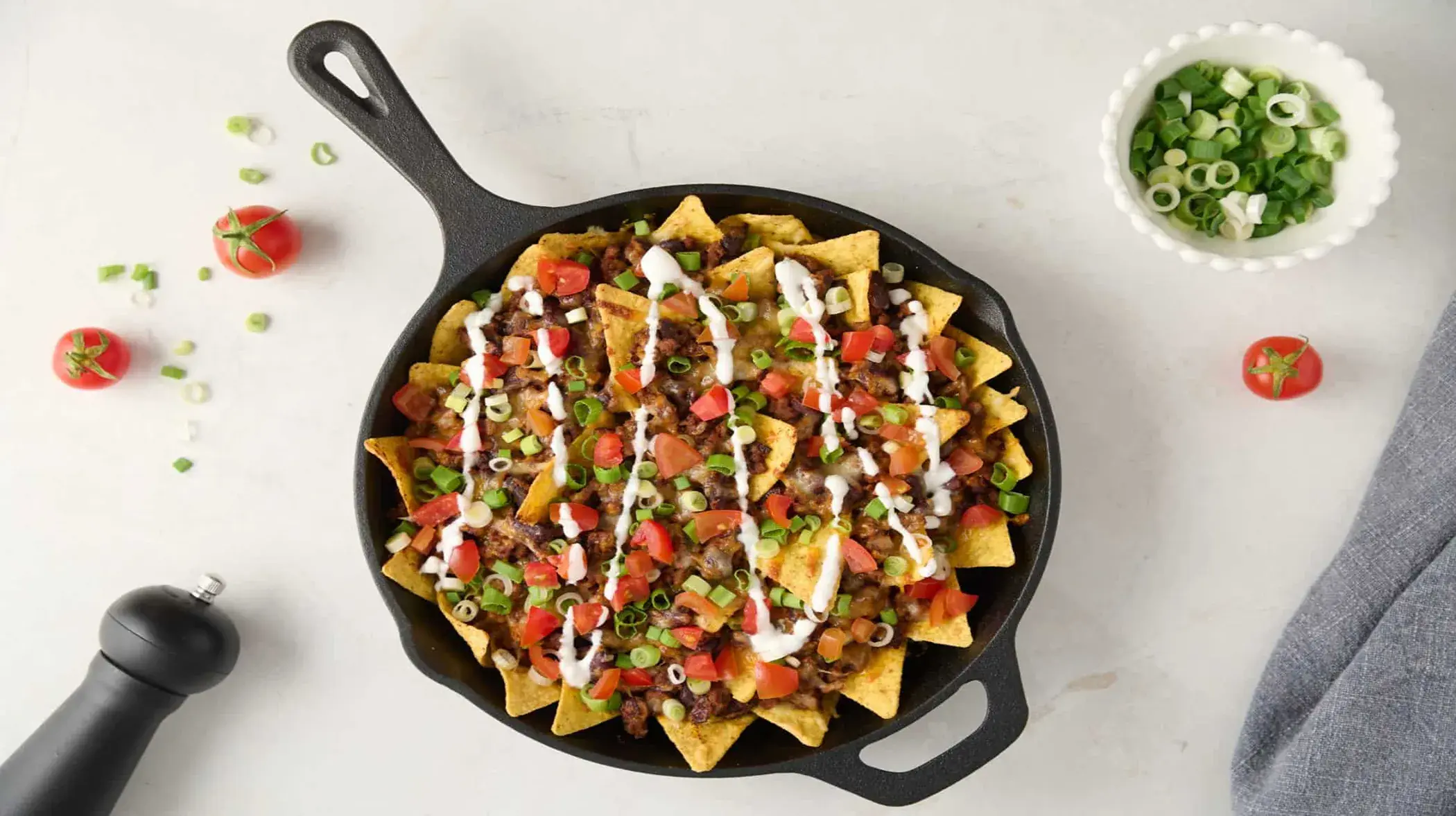 طرز تهیه ناچوی تابهای با چیلی گوشت
