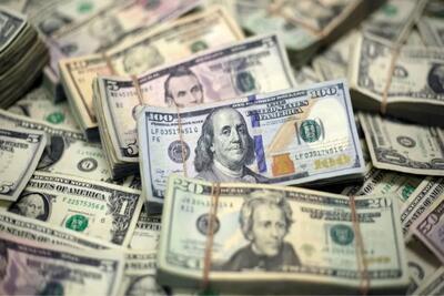  دولت با آزاد گذاشتن معاملات ارزی به دلار قاچاق رسمیت داده است