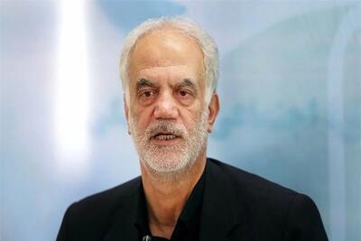  سجادی: هرکس تریبون دارد، روایتگر واقعی جنگ و سایر مسائل نیست