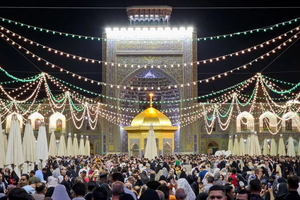 شب میلاد پیامبر اکرم (ص) در حرم مطهر امام رضا(ع) + تصاویر