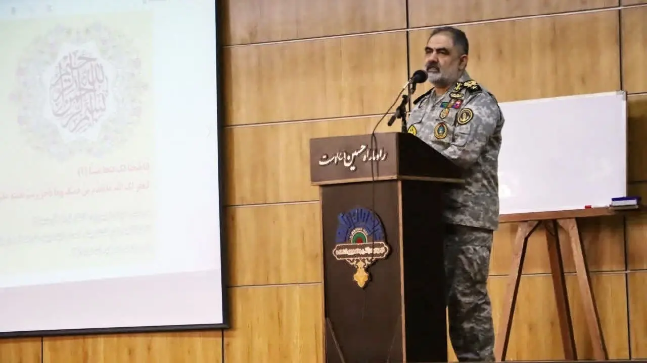 دریادار ایرانی: نیروی دریایی مأموریت خود را با قدرت ادامه میدهد
