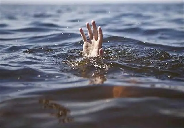 مرد ۶۷ ساله در حادثه سقوط از وانت در کانال آب نجفآباد غرق شد | آخرین خبر