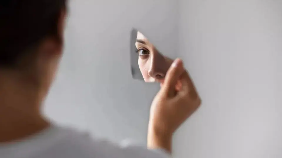 ۱۰ عادت کوچک که میتواند حال روحی شما را در طول روز بهتر کند