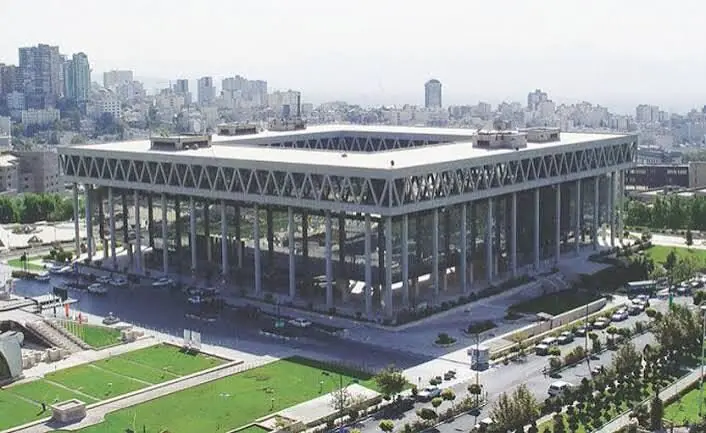 صدا و سیما منتقد یا مقابل دولت؟