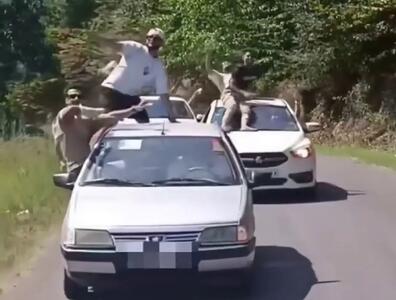 حرکات خطرناک مسافران یک خودرو در جاده ماسال!