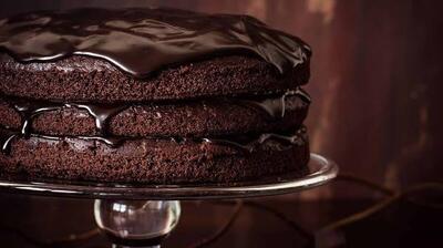 طرز تهیه کیک شکلاتی کافیشاپی با بافتی خیس و نرم