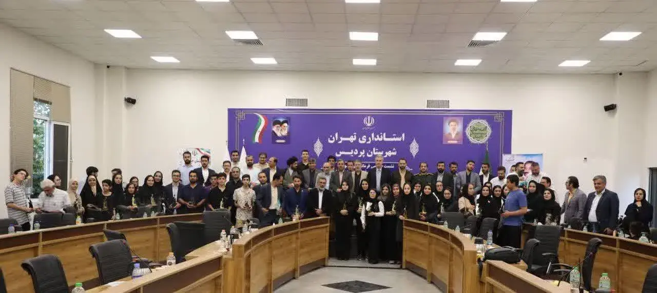جوانان پای میز گفتوگو با مسئولان پردیس