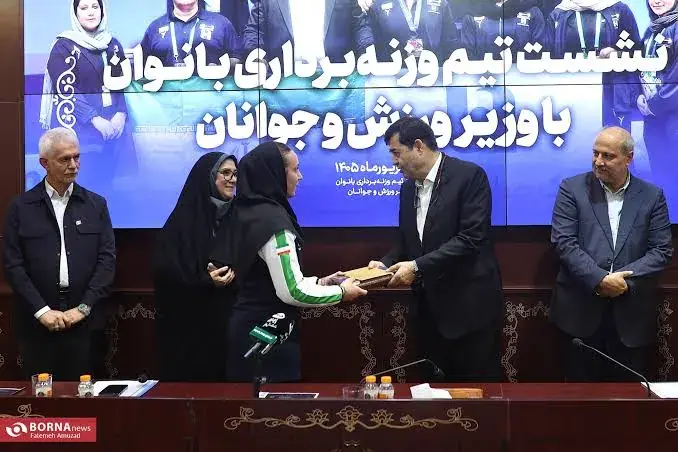  دیدار بانوان مدال‌آور وزنه‌برداری ایران با وزیر ورزش و جوانان + فیلم
