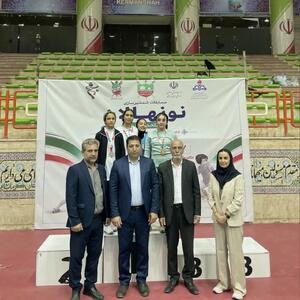 دختران شمشیرباز اصفهان بر سکوی قهرمانی کشور ایستادند