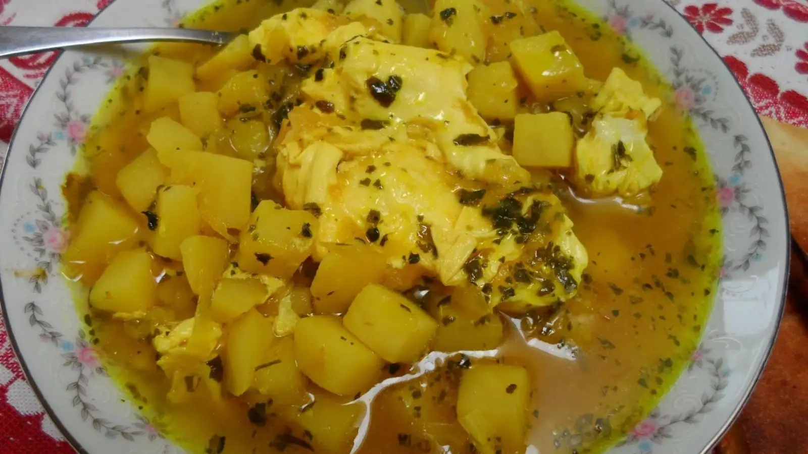 طرز تهیه اشکنه سیب زمینی مخصوص قم؛ غذای ساده، خوش عطر و خاطره انگیز!