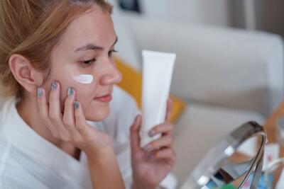 راهنمای انتخاب بهترین کرم ترمیم کننده پوست صورت؛ از ترکیبات کلیدی تا معرفی محصولات