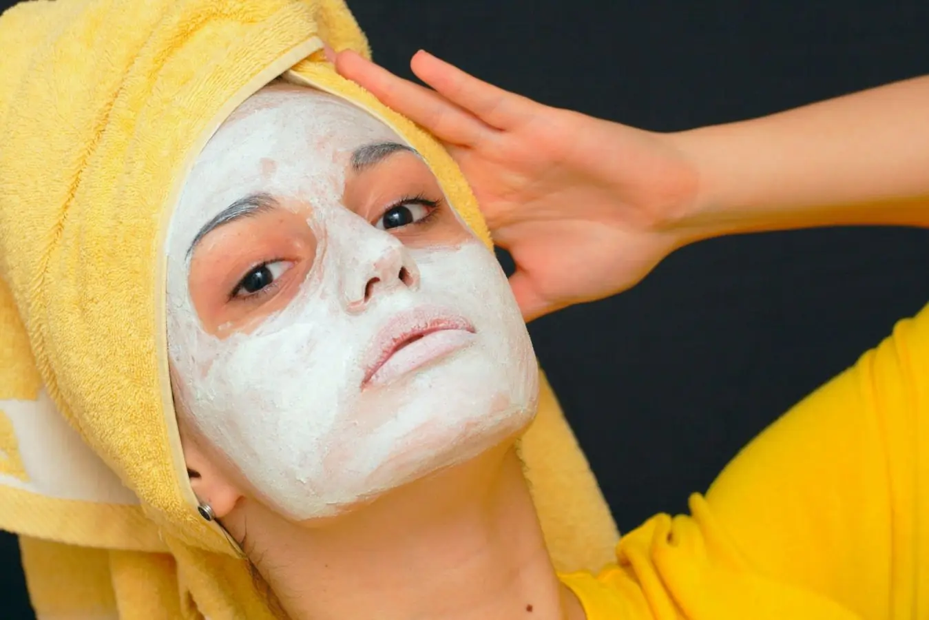 ماسک ماست و موز: راهکاری طبیعی برای پوستی شاداب و بی نقص