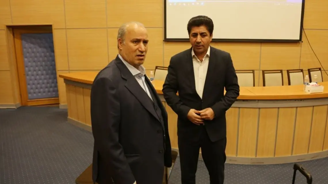  نگران نباشید، صندلی هست!/ یک پرسش مهم از مهدی تاج