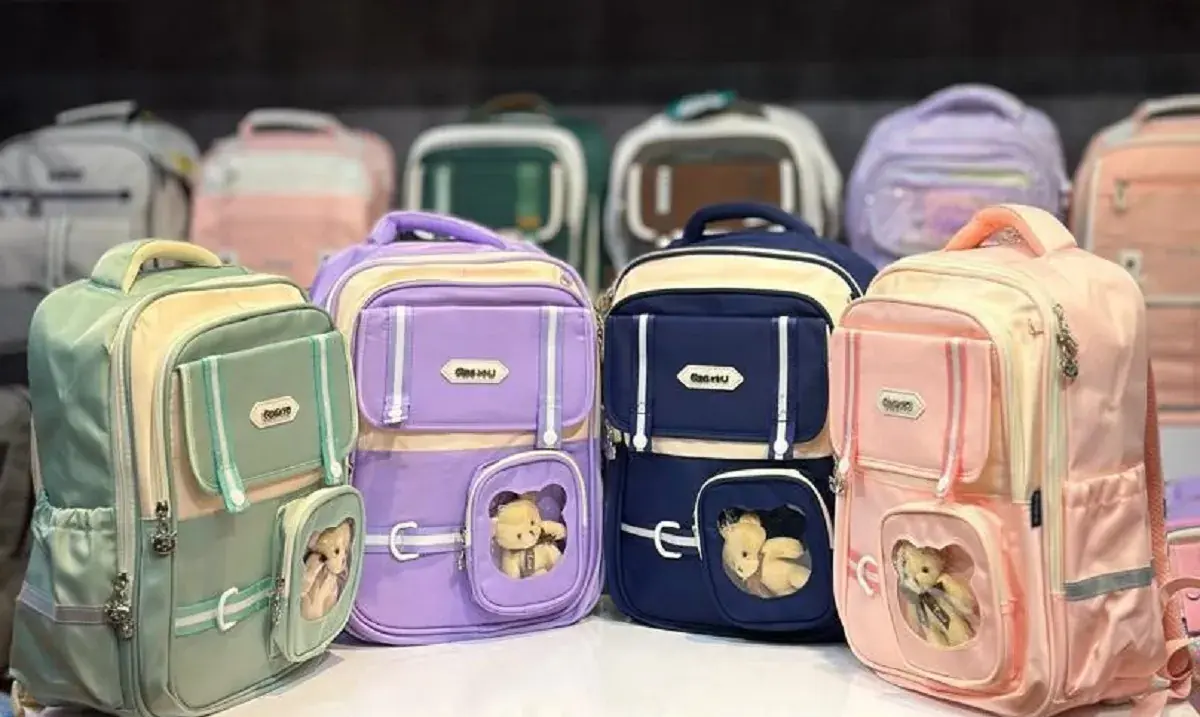بازار داغ کوله پشتی مدرسه با نزدیک شدن به آغاز سال تحصیلی/ قیمتها از ۷۰۰ هزار تا ۱۰ میلیون تومان