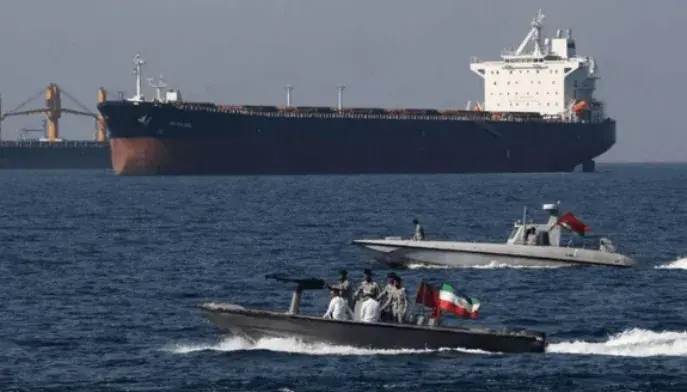  راه در رو آمریکا در تنگه هرمز بسته شد