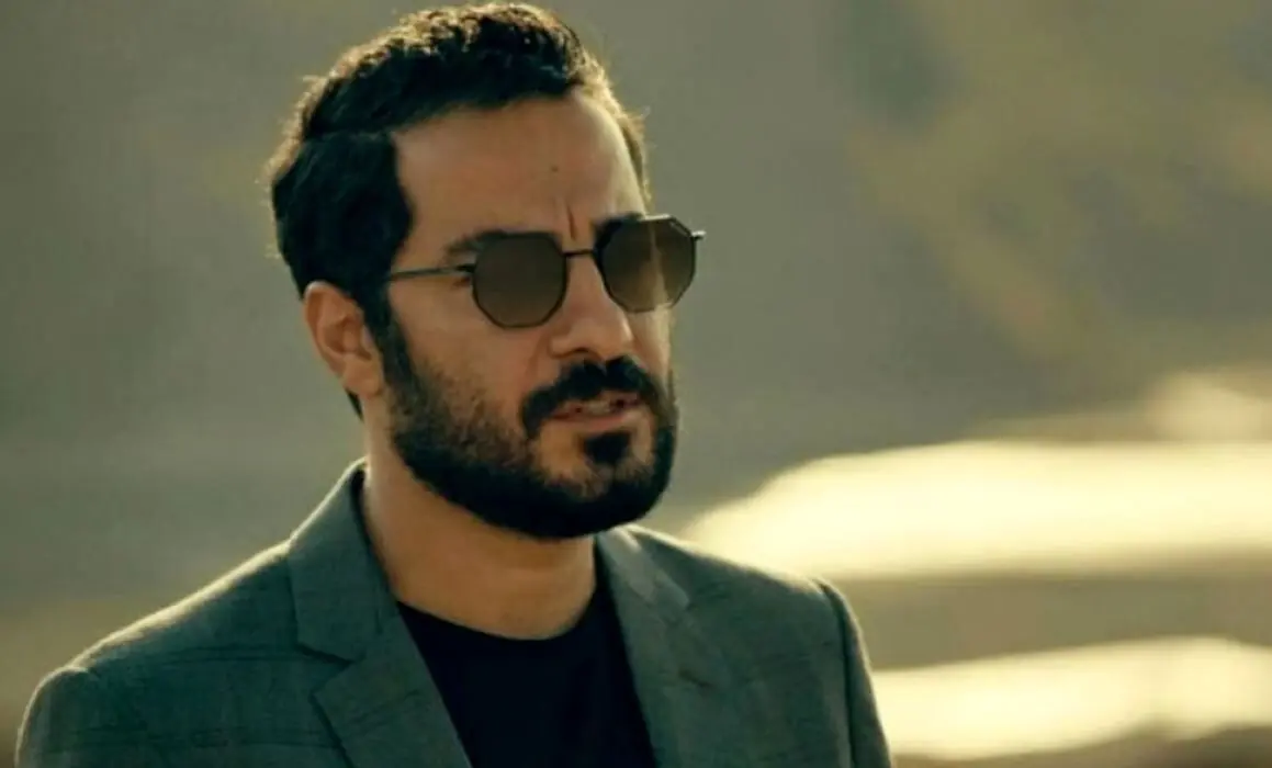 نوید محمدزاده از «آرش» کنار گذاشته شد