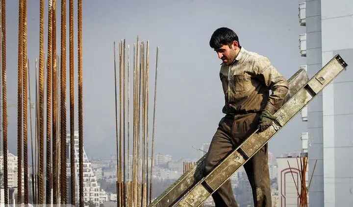 دولت با تشکیل جلسه کمیته بازنگری مزد ۱۴۰۵ موافقت کرد / حقوق کارگران در نیمه دوم سال افزایش مییابد