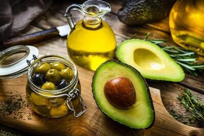  روغن آووکادو یا روغن زیتون؛ کدام‌یک برای سلامتی بهتر است؟