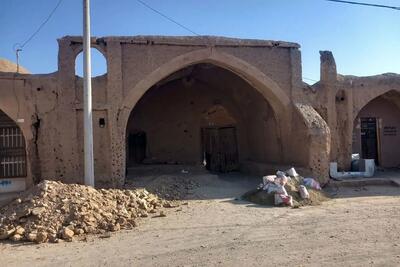 سردر تاریخی کاروانسرای حمام کوهپایه مرمت میشود