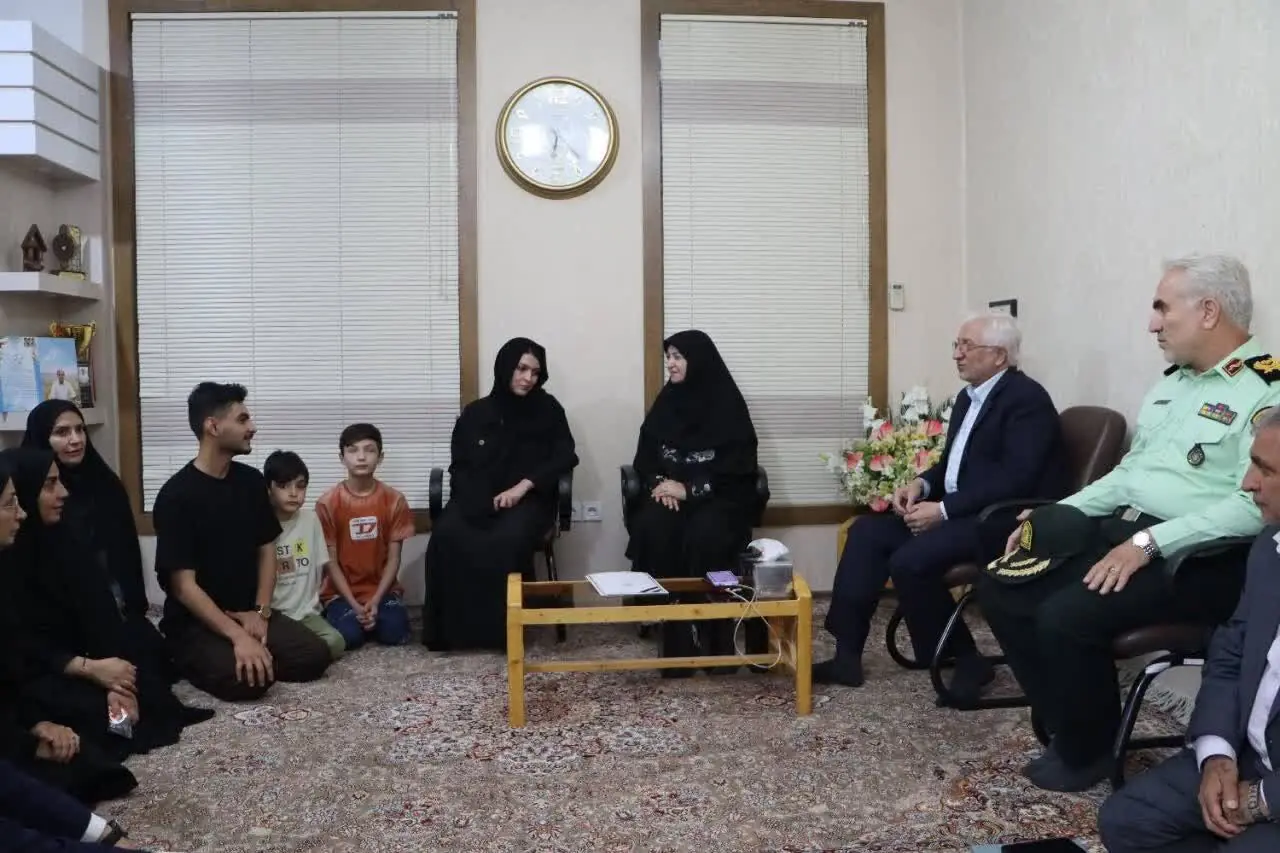 دیدار معاون رییسجمهور با خانواده شهید اهل سنت در خراسانشمالی