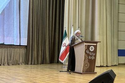  تأکید امام جمعه نجف‌آباد بر تقویت وحدت و همدلی میان اقوام