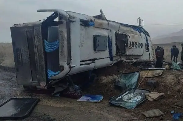 واژگونی اتوبوس در محور فولادشهر ـ نجفآباد ۶ مصدوم داشت