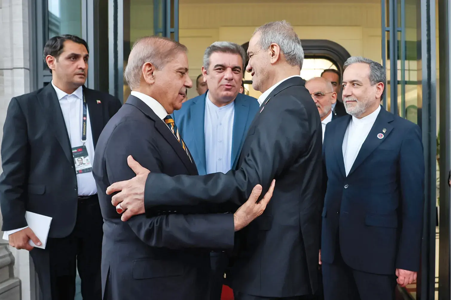  جنگ‌طلب نیستیم، اما به متجاوز پاسخ قاطع می‌دهیم