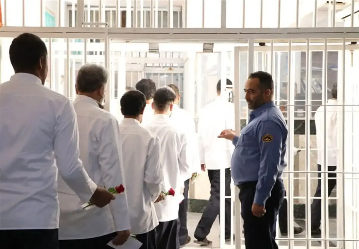عفو و تخفیف مجازات بیش از ۲۵۰۰ محکوم دادگاههای عمومی و انقلاب به مناسبت میلاد پیامبر(ص)/ رهبر انقلاب تصمیمگیری در این خصوص را بر عهده رئیس قوه قضائیه گذاشتند