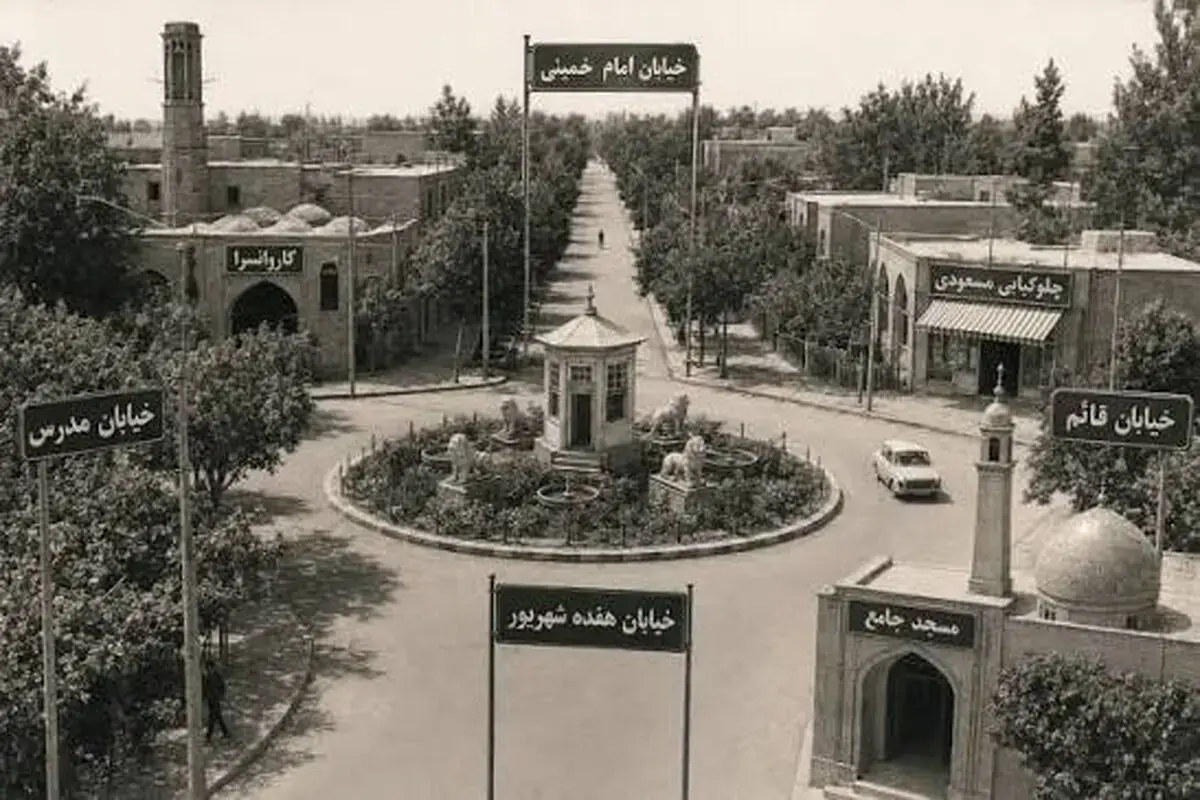  سفر در زمان؛ دو زن اروپایی در یکی از خیابان‌های قوچان؛ 80 سال قبل