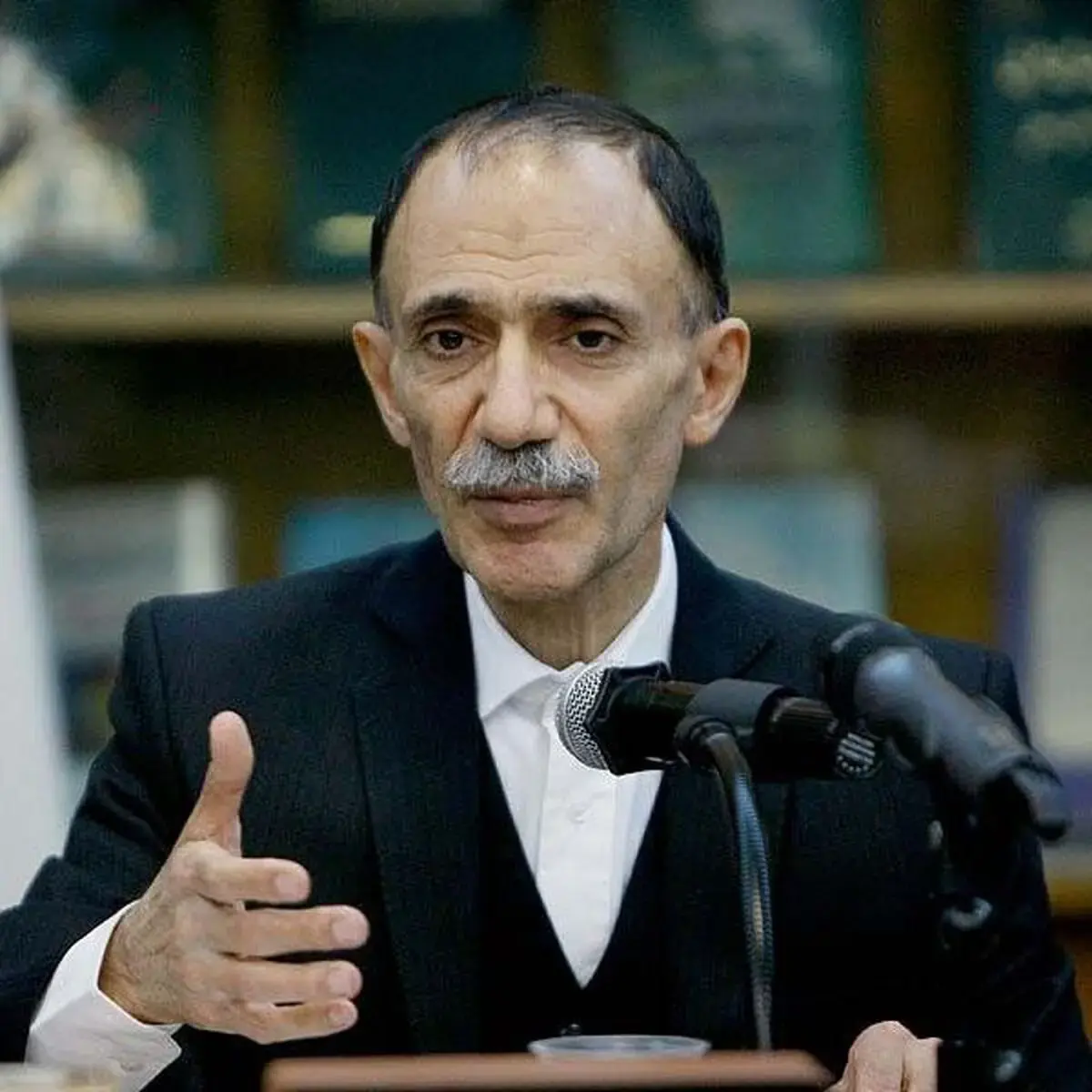  استاد مشهور فلسفه درگذشت