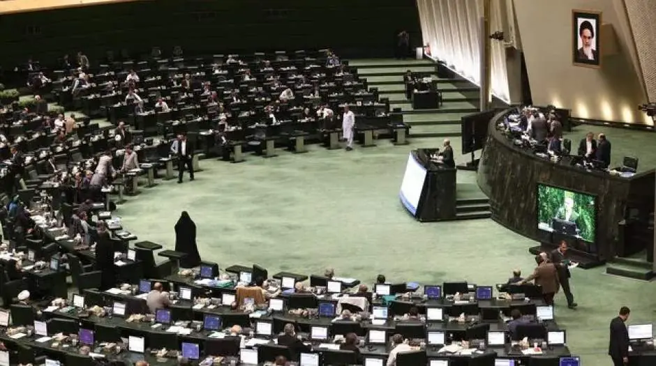 انتقاد تند روزنامه اطلاعات از طرح مجلس برای مقابله با نفوذ؛ از ترامپ انتقاد میکنیم، اما در داخل محدودیتهای مشابه وضع میکنیم؟ - مردم سالاری آنلاین