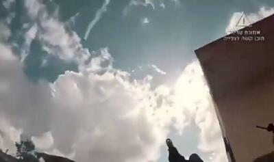  فیلم/ لحظه برخورد پهپاد FPV حزب‌الله به سربازان صهیونی
