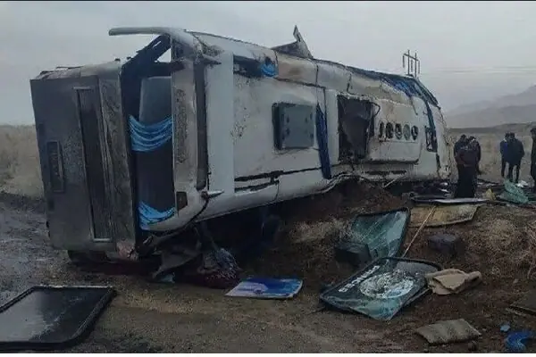واژگونی اتوبوس در محور فولادشهر ـ نجفآباد ۶ مصدوم داشت