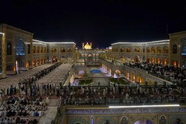 برپایی سفره اکرام ولادت حضرت رسول(ص) در حرم امیرالمومنین(ع)