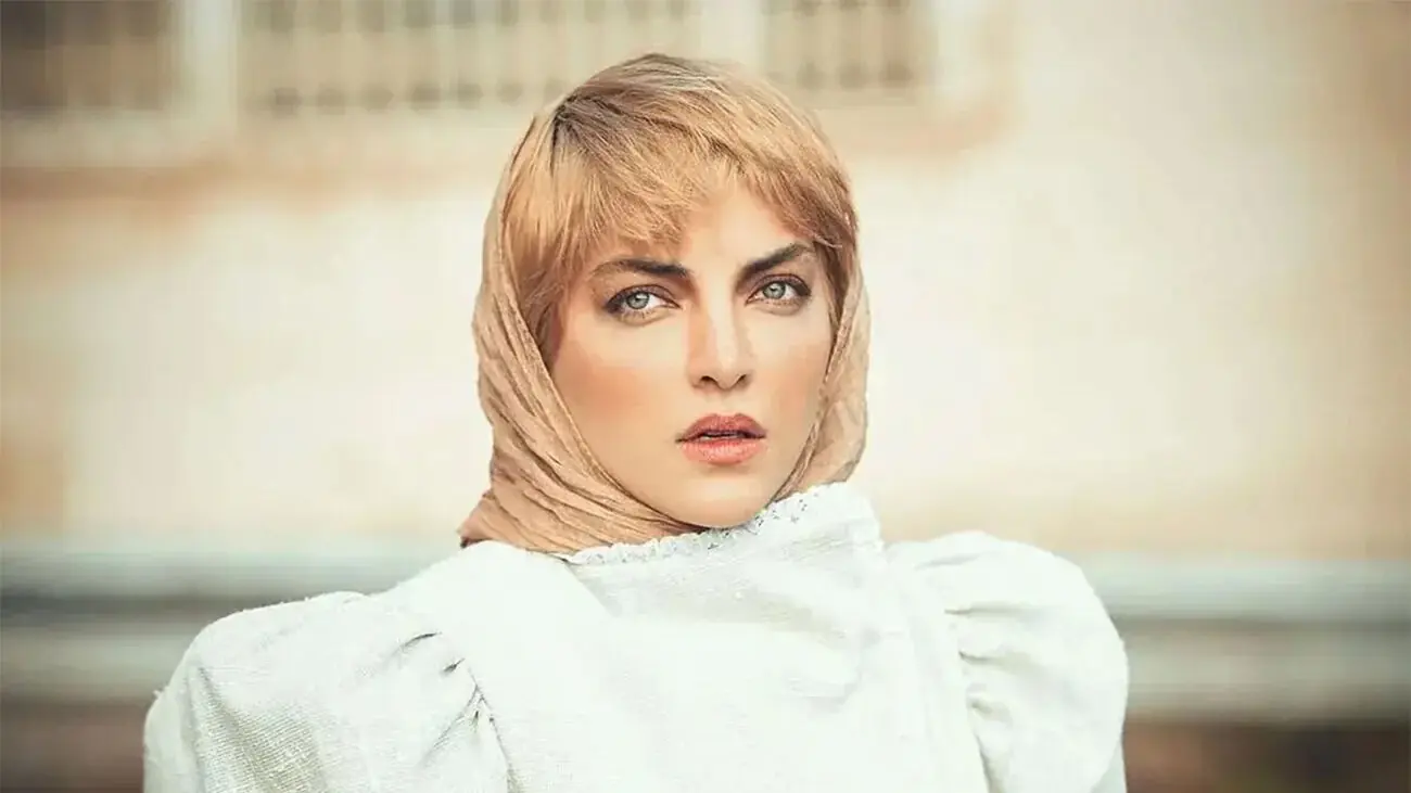 سفر در زمان / عکس «آیدا ماهیانی» در پشت صحنه سریال رویای نیمه شب و با گریم خاص